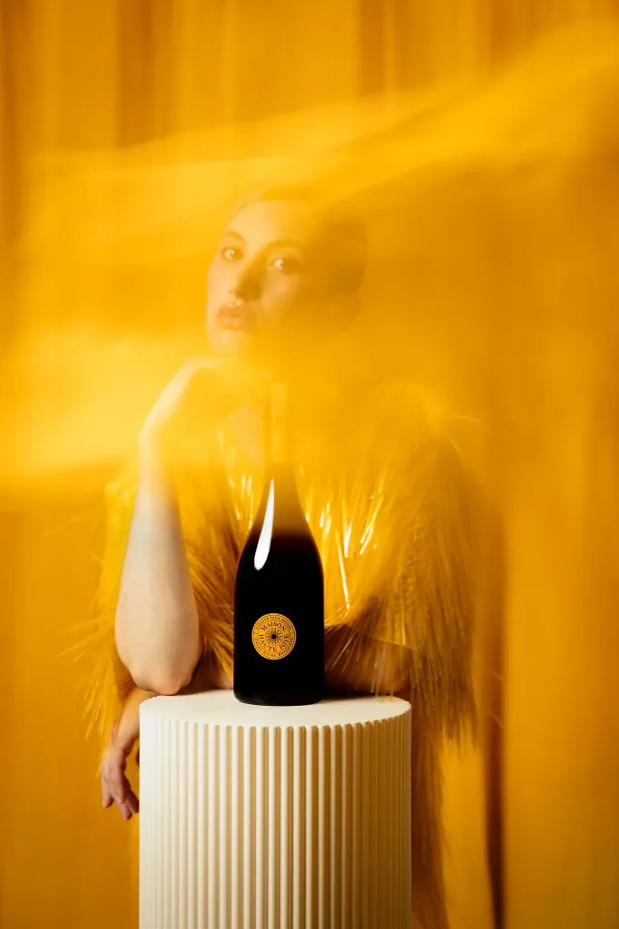Grand Cuvée Botanique Blanc et Noir Sparkling 740 ml – bottle detail