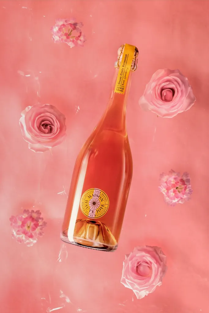 Grand Cuvée Botanique Rosé Sparkling 740 ml – lifestyle portrait